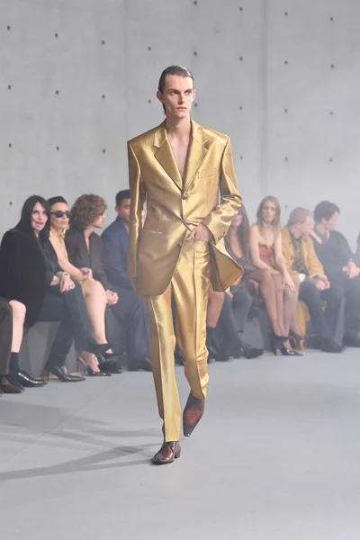 Look 40